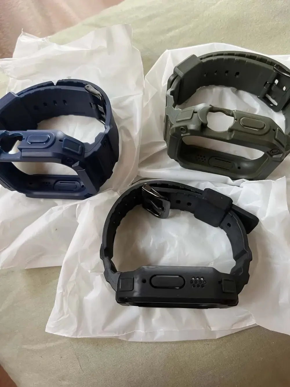 SVISVIPA 3-Pack Replacement Silicone Watch Bands and Rugged Protective Case Cove